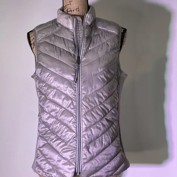 GAP Gray/Silver Primaloft Puffer Vest Size M. Two Front Zipper Pockets. Preloved - Picture 1 of 10